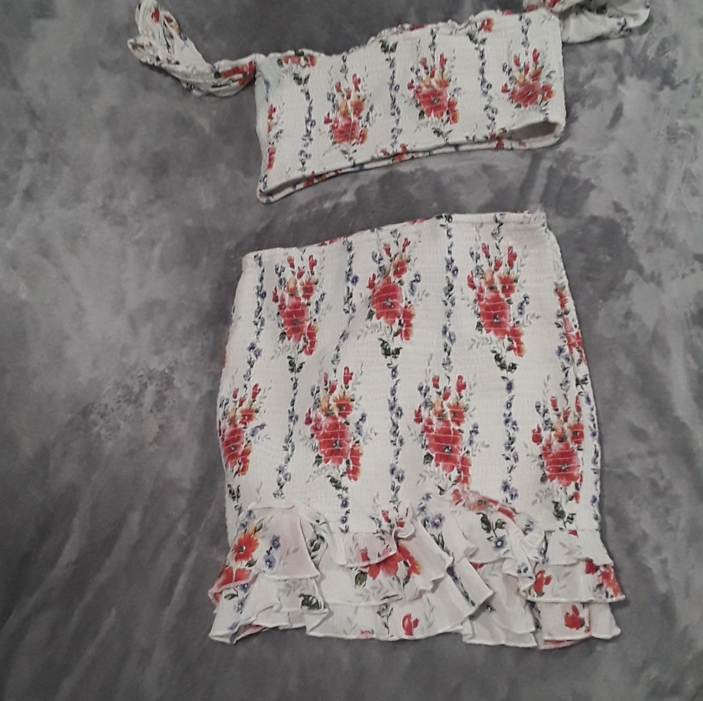 2 piece set ready to wear(used light wear)